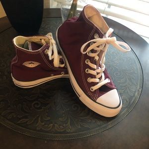 Converse burgundy shoes ❗️